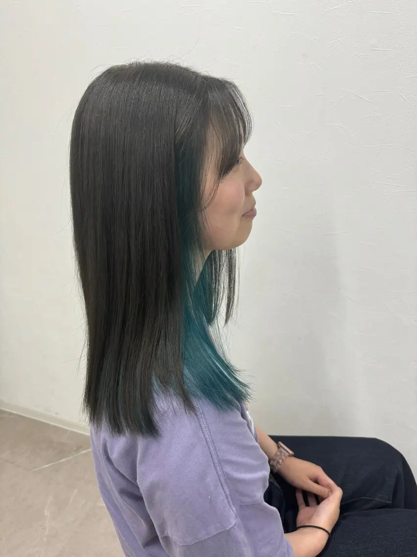 カラー ブリーチ エメラルドグリーン インナーカラー 辻優太/韓国ヘア/メ ンズ/ダウンパーマのヘアスタイル