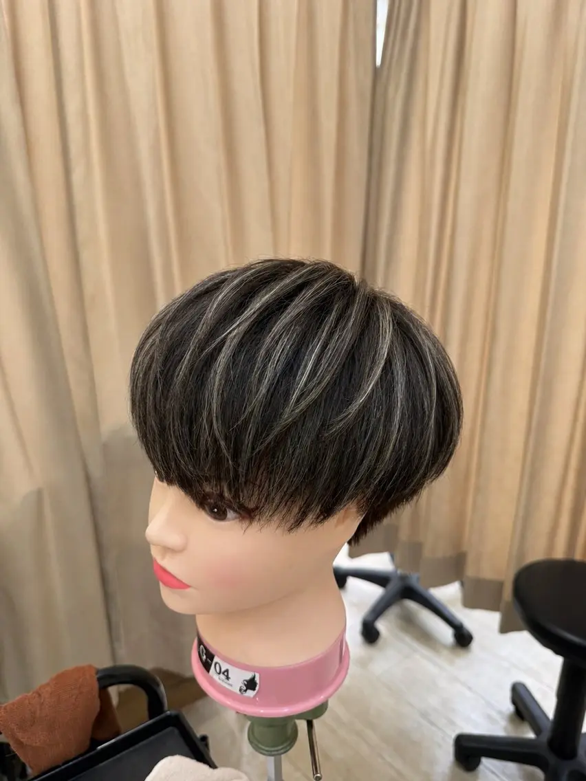 ショート ハイライト ヘアカラー メンズハイライト/ 透明感カラー⚡️内山のヘアスタイル