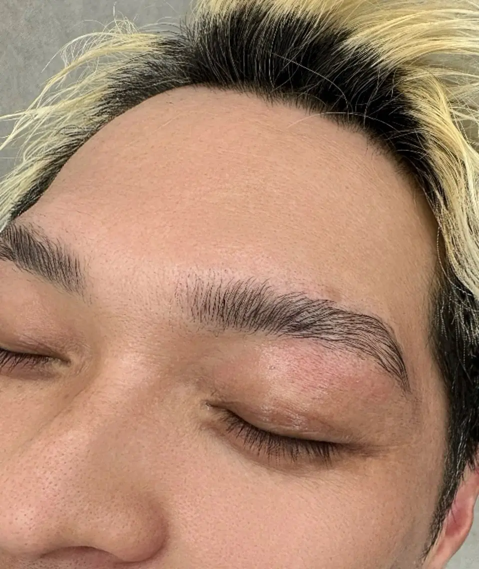 メンズ アイブロウ メンズアイブロウ 眉毛ワックス脱毛 ワックス脱毛 メンズ眉毛🤍カラー メンズサロン 浦和の眉毛・アイブロウイメージ