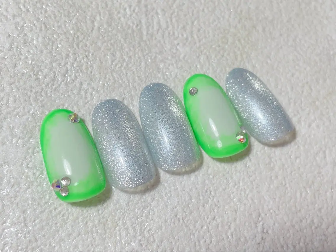 ネイル オーロラネイル フットネイル フレンチネイル ジェルネイル マグネットネイル ハンドネイル mogunail &blowのネイルデザイン