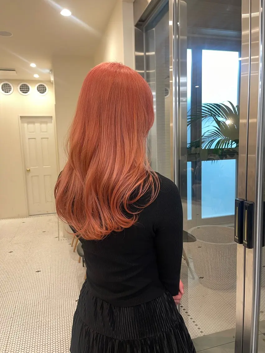 ロング カラー ブリーチ オレンジピンク トリートメント レイヤーカット🫧 🎀Tomoka🎀のヘアスタイル