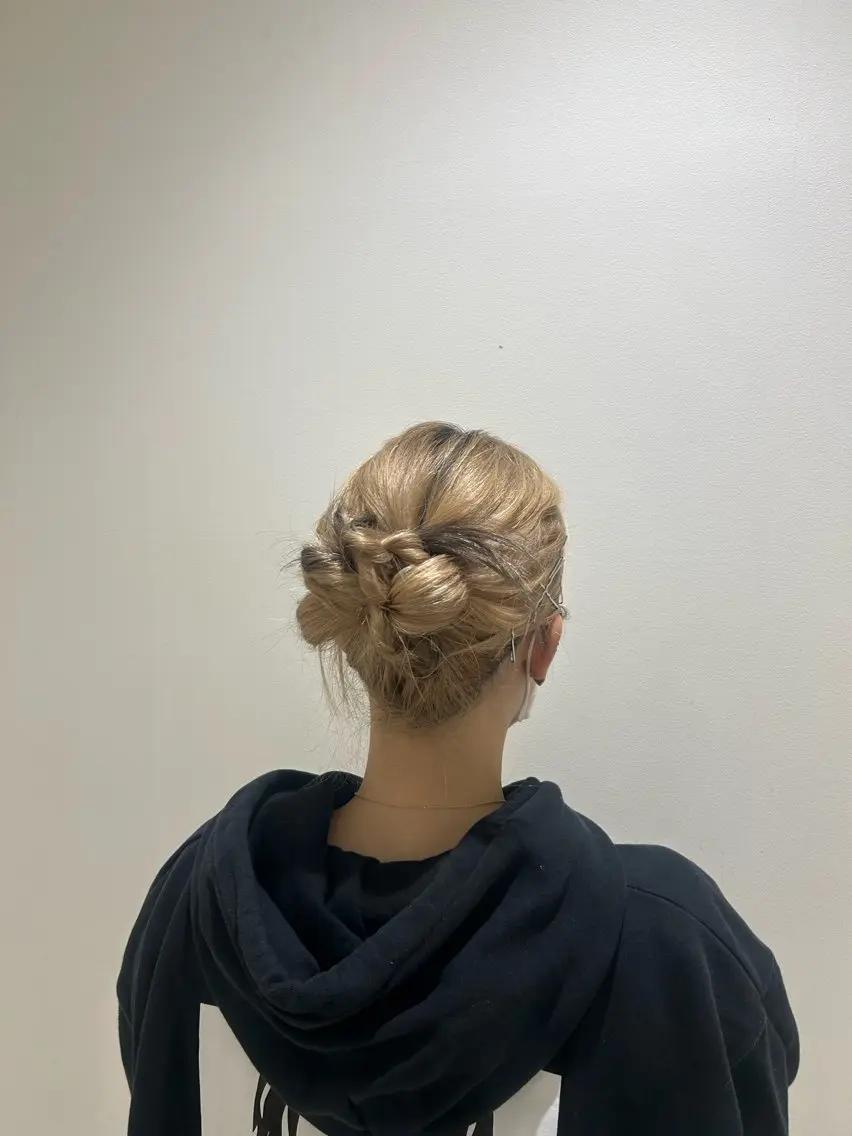セミロング ヘアアレンジ 韓国風ヘア ヘアセット ❤︎REIKA❤︎ ブリーチなしWカラーのヘアスタイル
