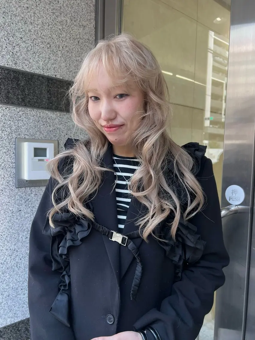 ブリーチカラー＋髪質改善トリートメントの写真