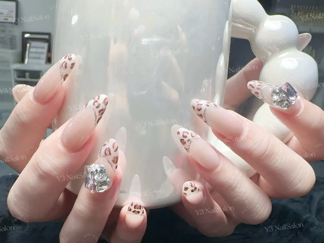 ネイル アニマル柄 アートネイル 長さ出し フレンチネイル 韓国ネイル ハンドネイル Y3 NailSalonのネイルデザイン