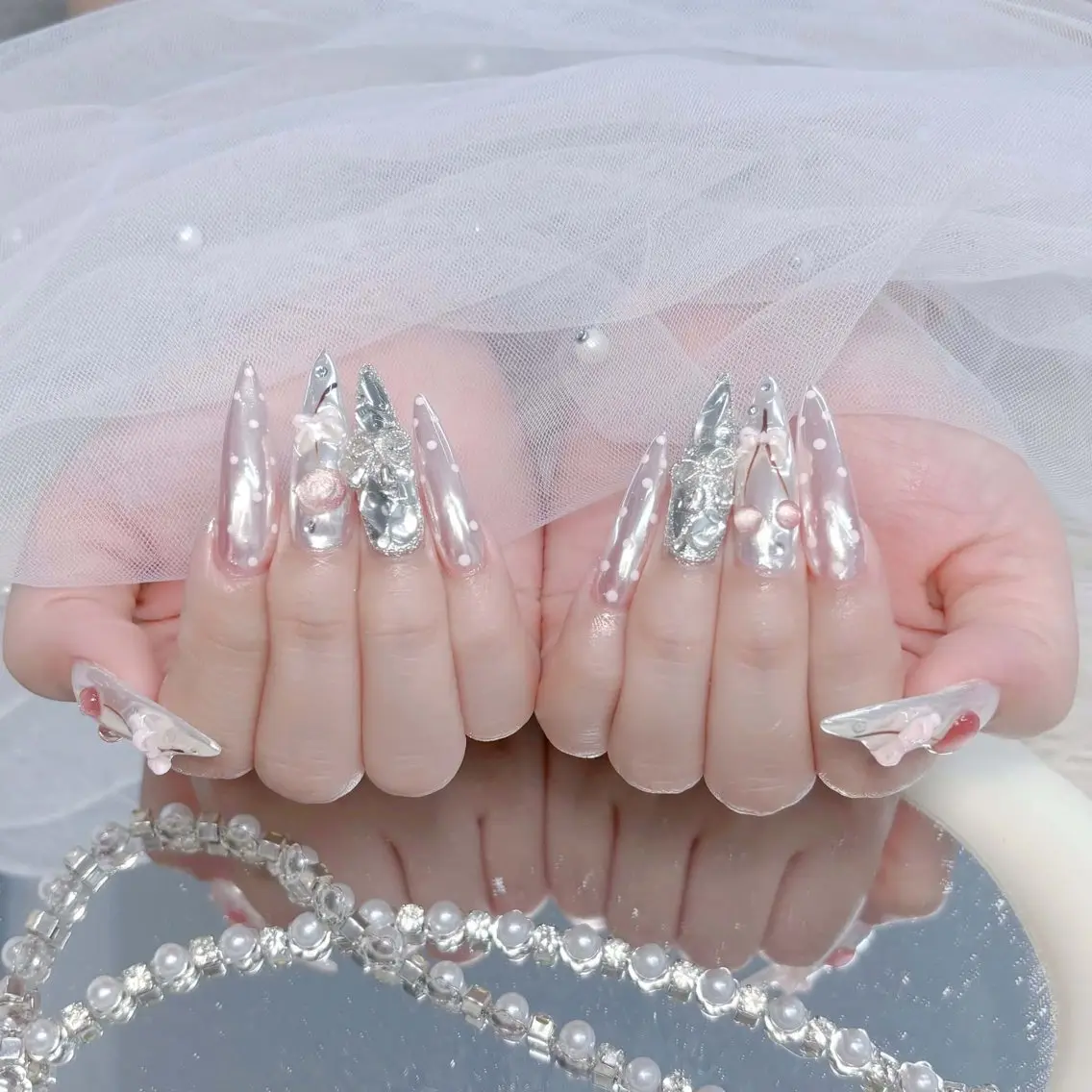 ネイル アートネイル フラワーネイル ジェルネイル キラキラネイル 韓国ネイル ハンドネイル ハンドケア Nova Nailのネイルデザイン