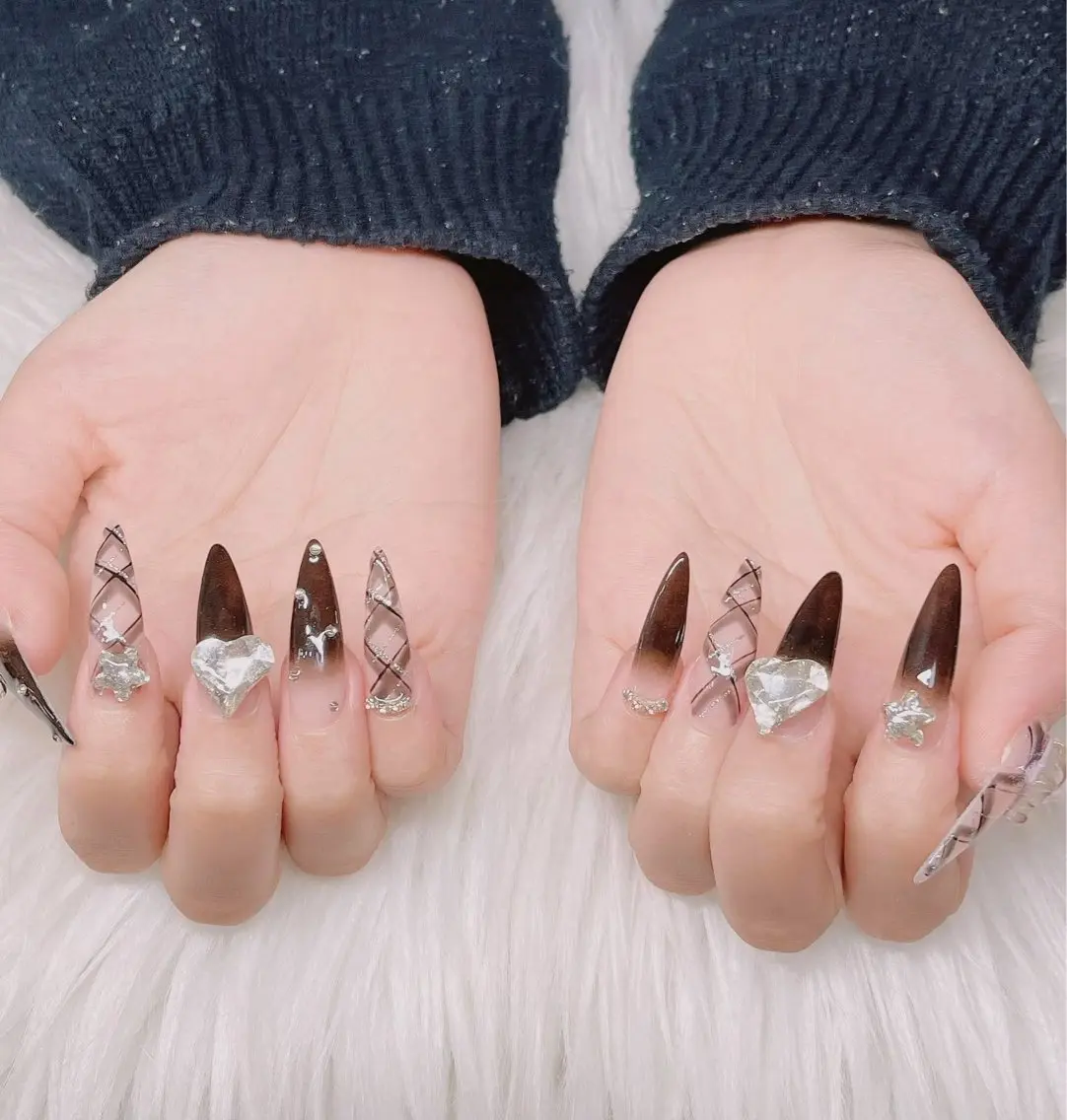 ネイル 長さ出し グラデーション 卒業式 キラキラネイル マグネットネイル ハンドネイル Lee Nailsのネイルデザイン