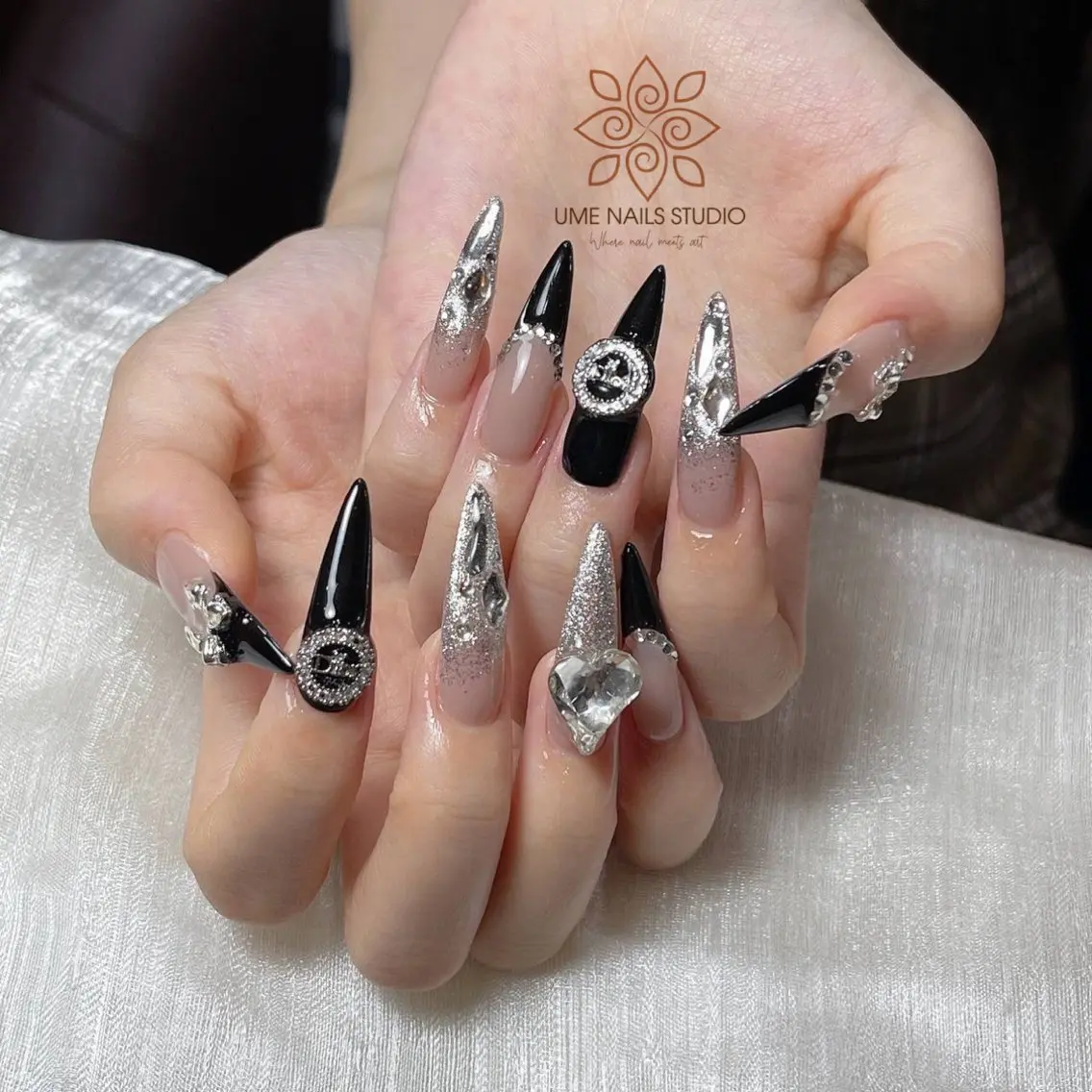 ネイル チークネイル クリアネイル ガーリー キラキラネイル 韓国ネイル Ume Nail Studioのネイルデザイン