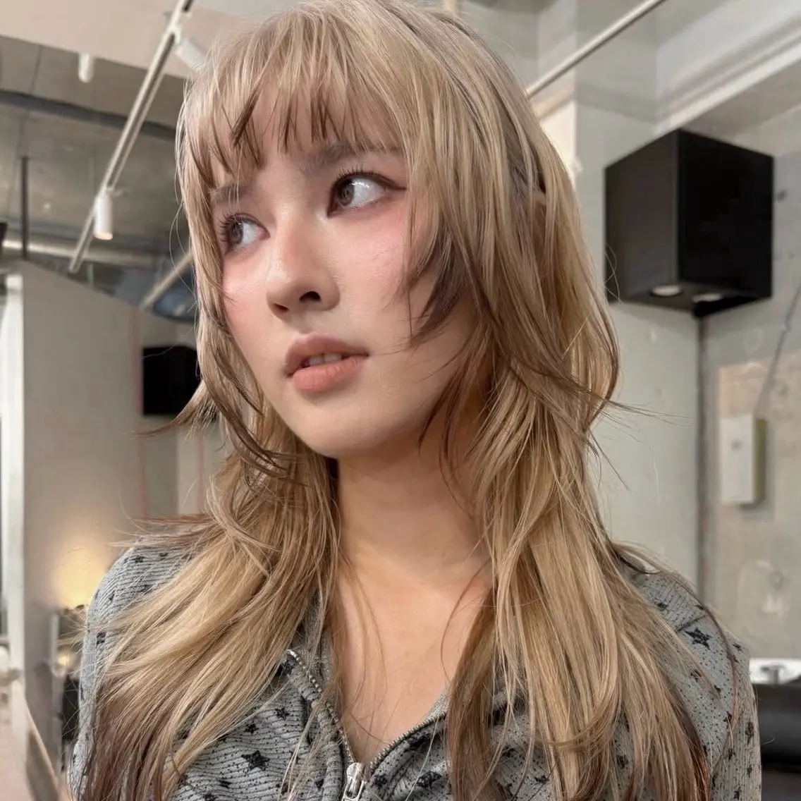 ロング カラー りゅうせい ハイトーンのヘアスタイル