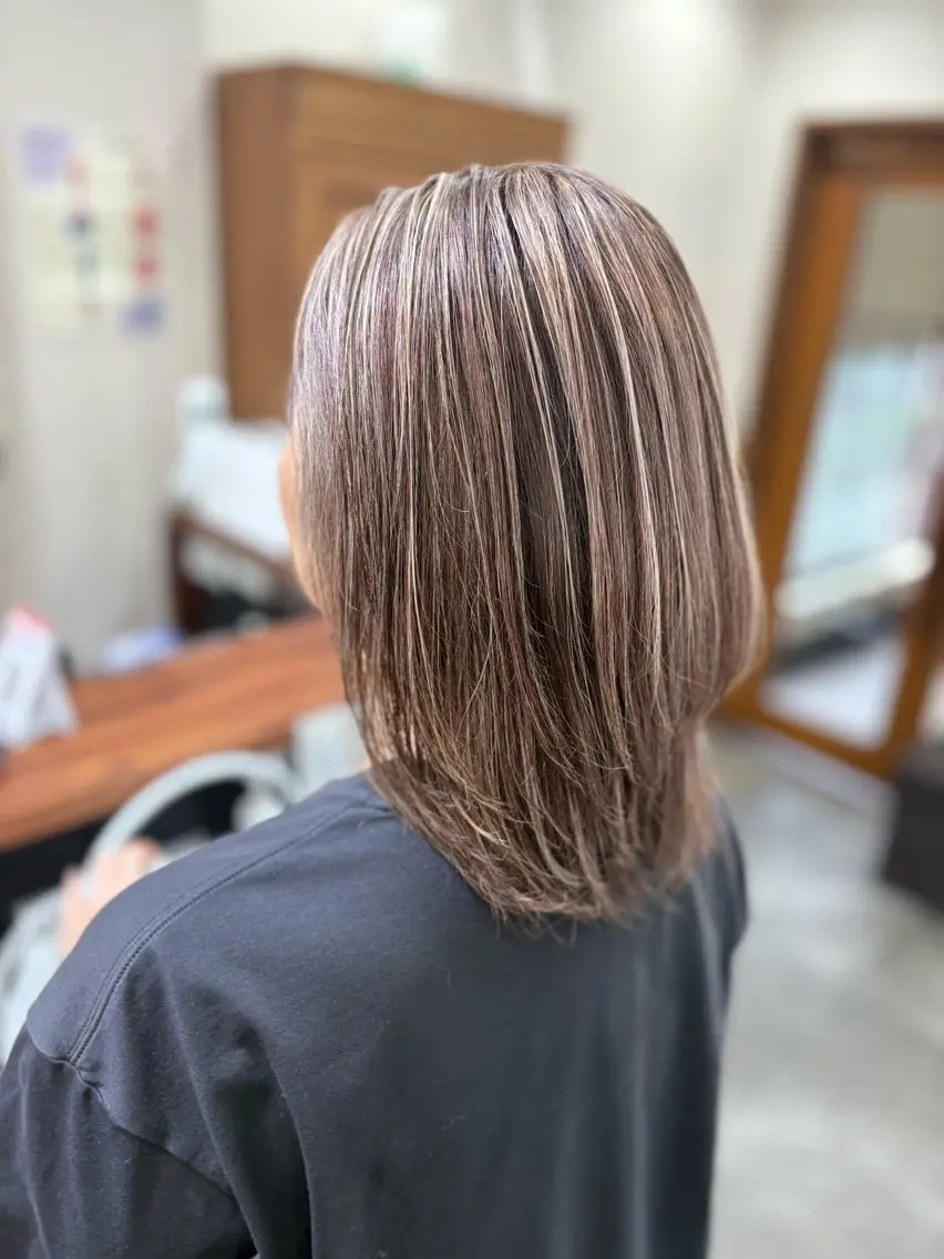 カラー 江波戸 恵のヘアスタイル