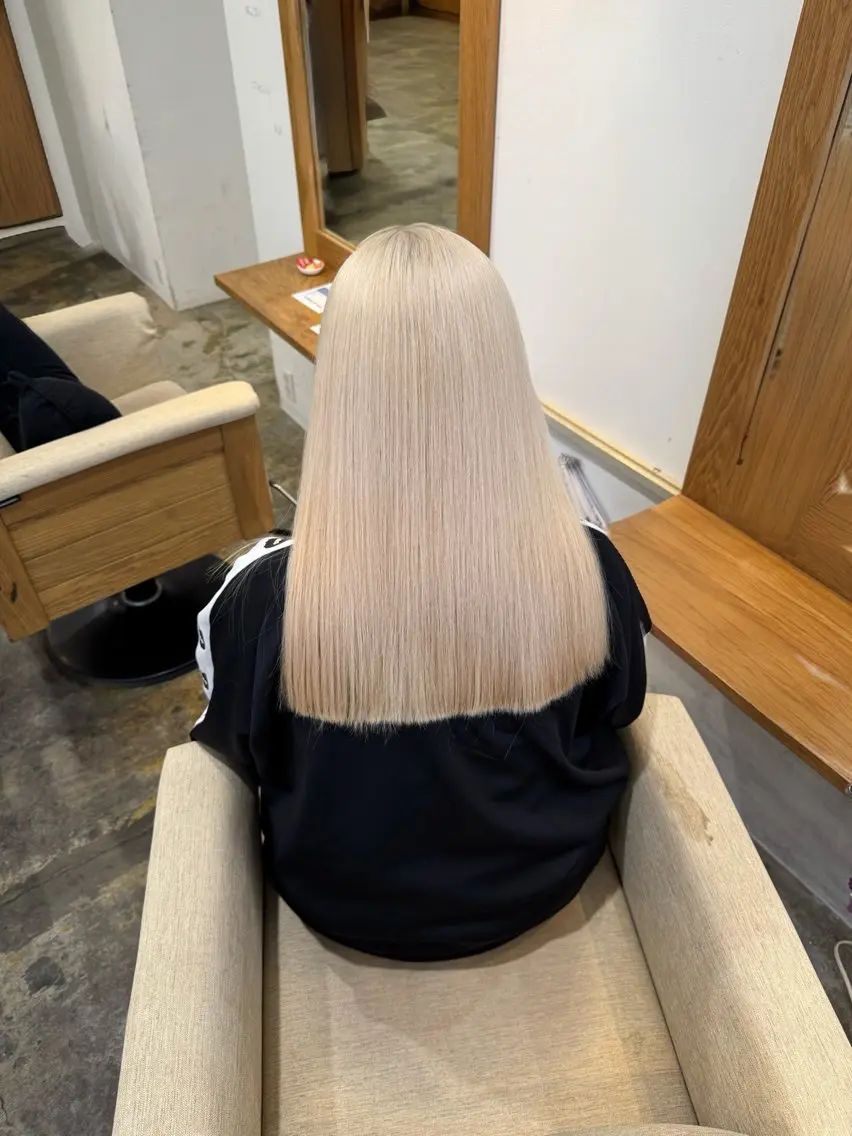 ロング miyu カット・ハイトーンのヘアスタイル