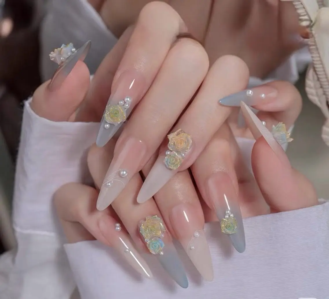 ネイル フレンチネイル ラメ(グリッター) ラメグラデーション マグネットネイル 持ち込み Unicorn Nail原宿表参道のネイルデザイン