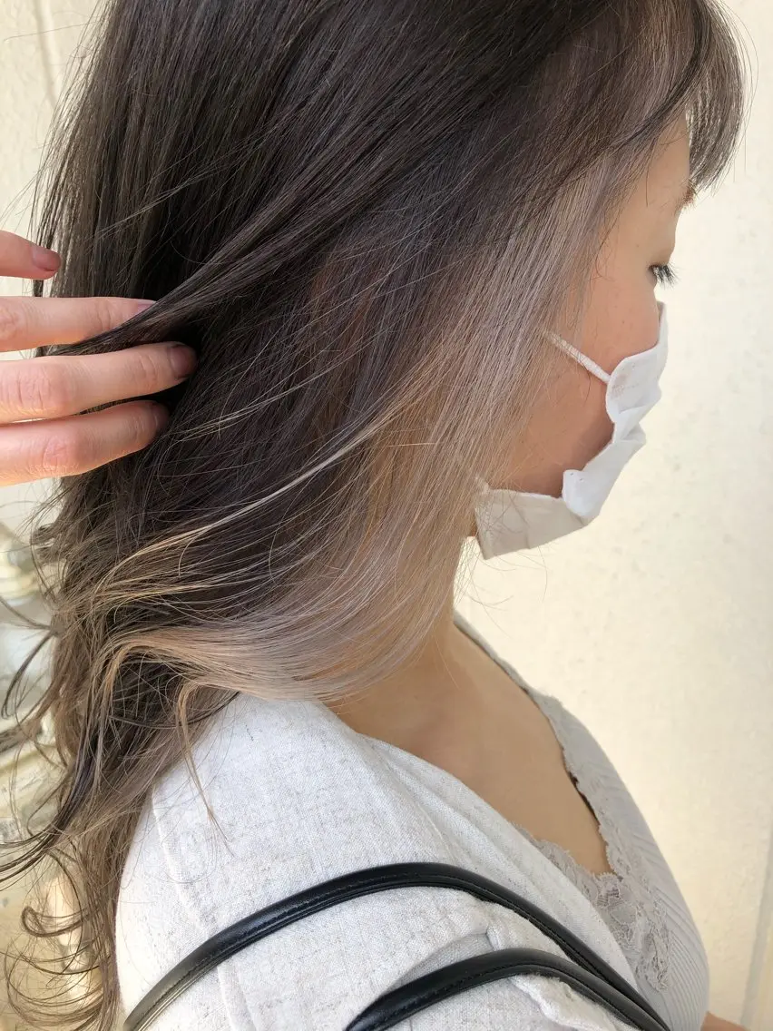 ロング カラー インナーカラー 推し ブリーチ  髪質改善のヘアスタイル