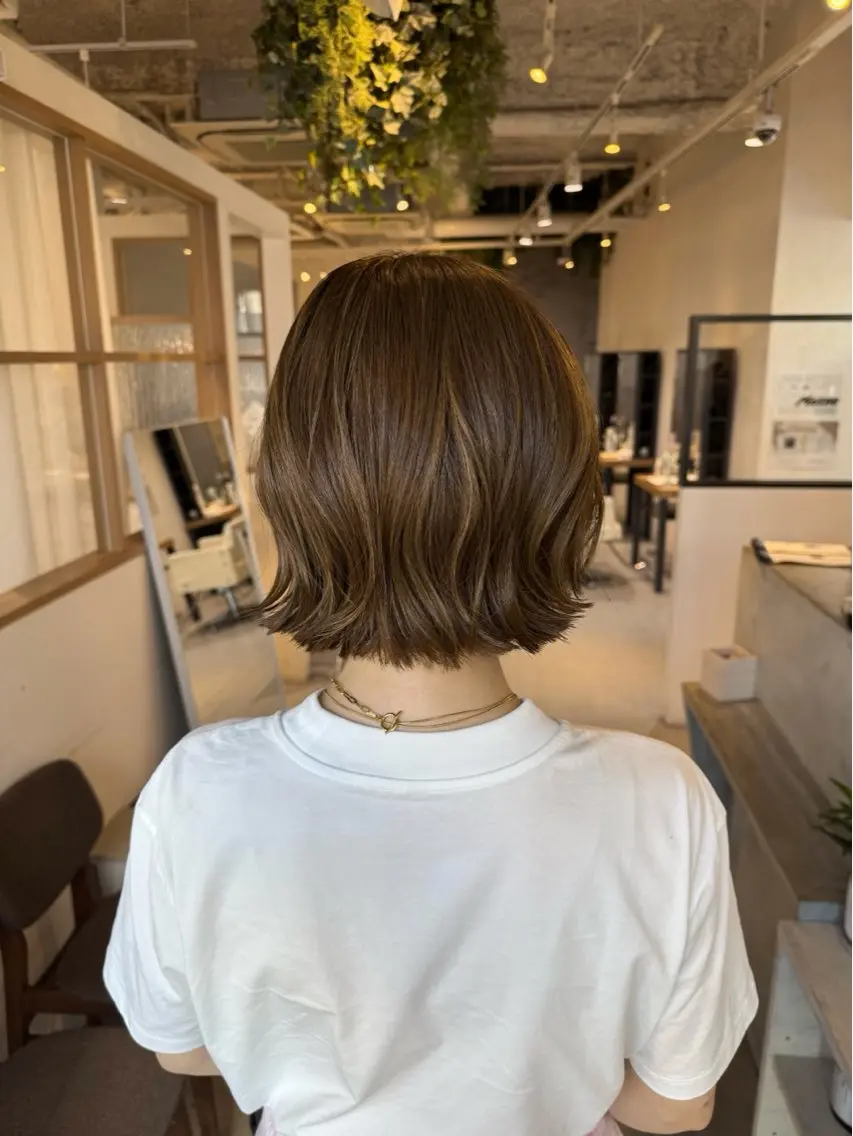 ショート カラー ハイライトカラー ボブ ハイライト ウラベヨシカ 似合わせショートボブのヘアスタイル