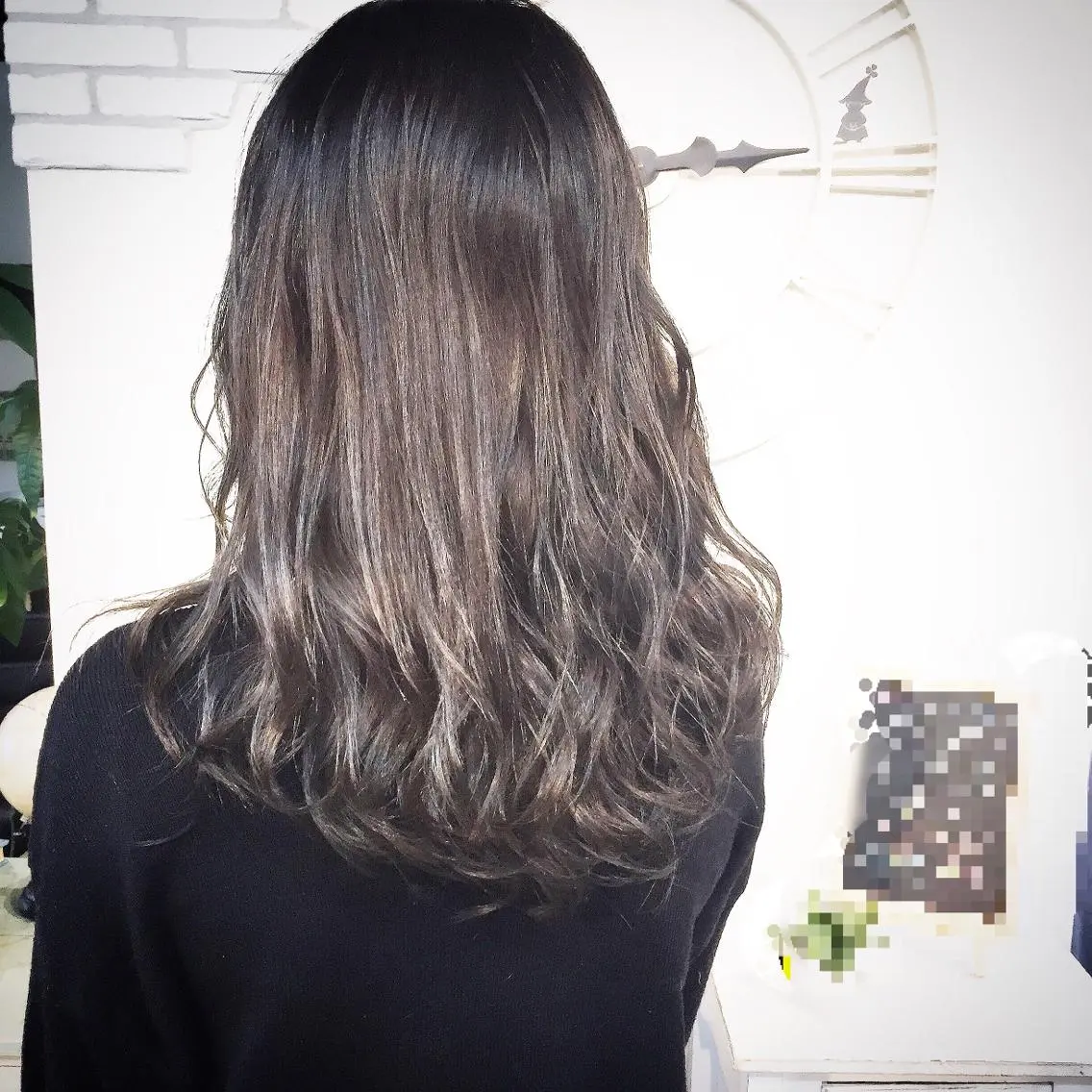 セミロング カラー バレイヤージュ グレージュ レイヤーカット 及川 光のヘアスタイル