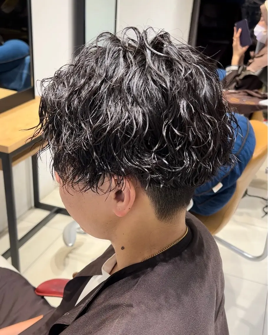 パーマ メンズ メンズパーマ ツイストスパイラルパーマ スパイラルパーマ カット パーマ メンズパーマは私一択 佐藤有紀のヘアスタイル
