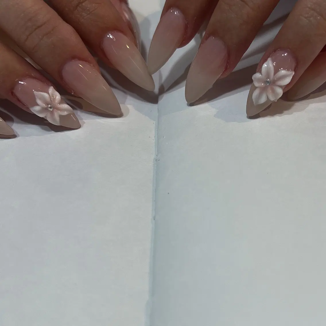 ネイル ハンドネイル nailsalon ULLのネイルデザイン