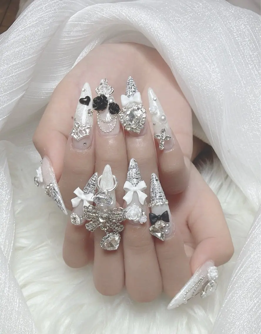 ネイル アートネイル オーロラネイル ボルドー チークネイル フレンチネイル ハンドネイル Sakura Nail Salonのネイルデザイン