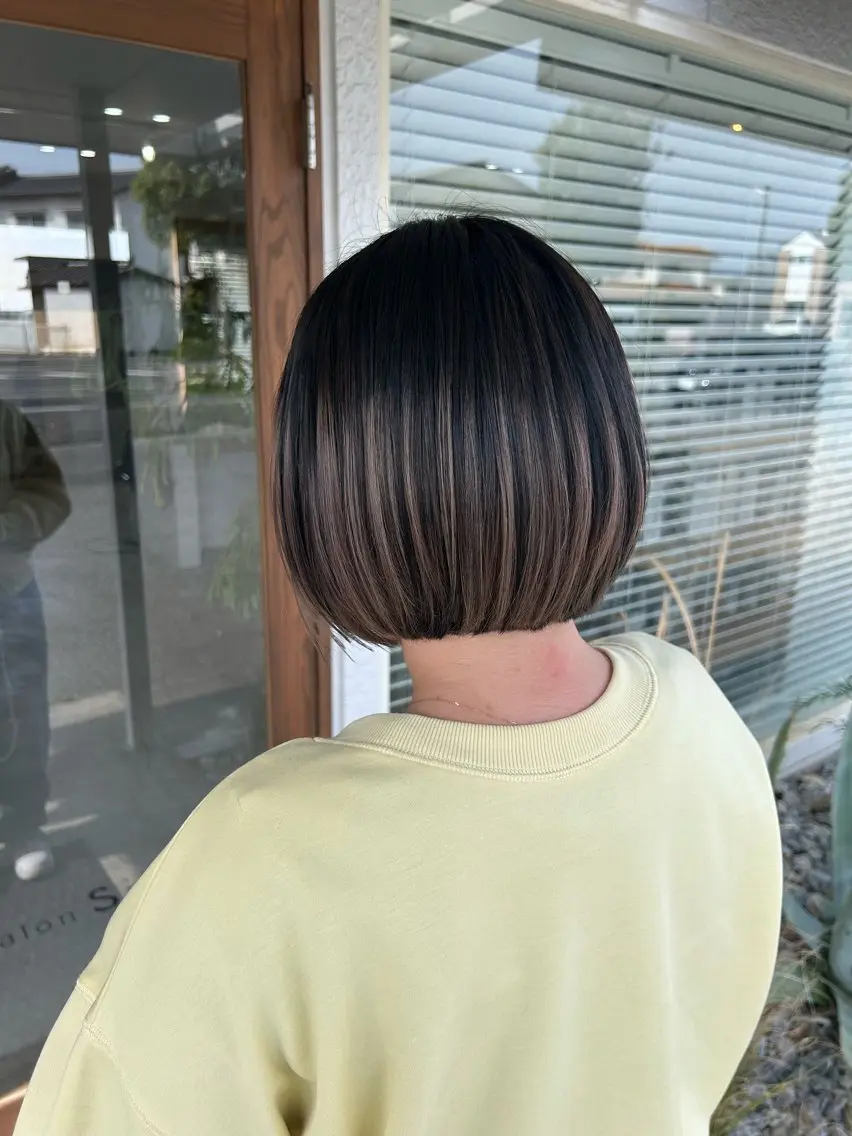 ミディアム 小澤 志穂のヘアスタイル