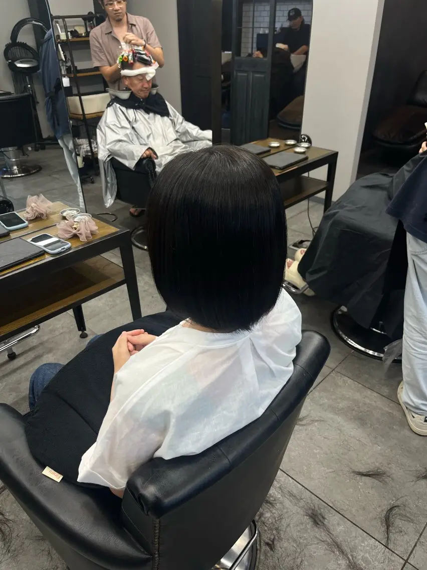 ミディアム カット 森近 巴のヘアスタイル