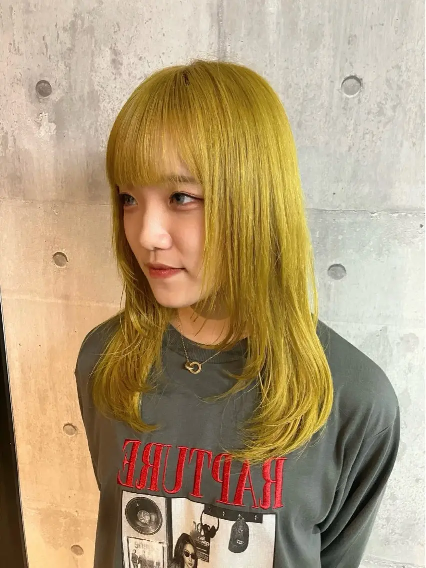 セミロング カラー 満岡 聖奈のヘアスタイル