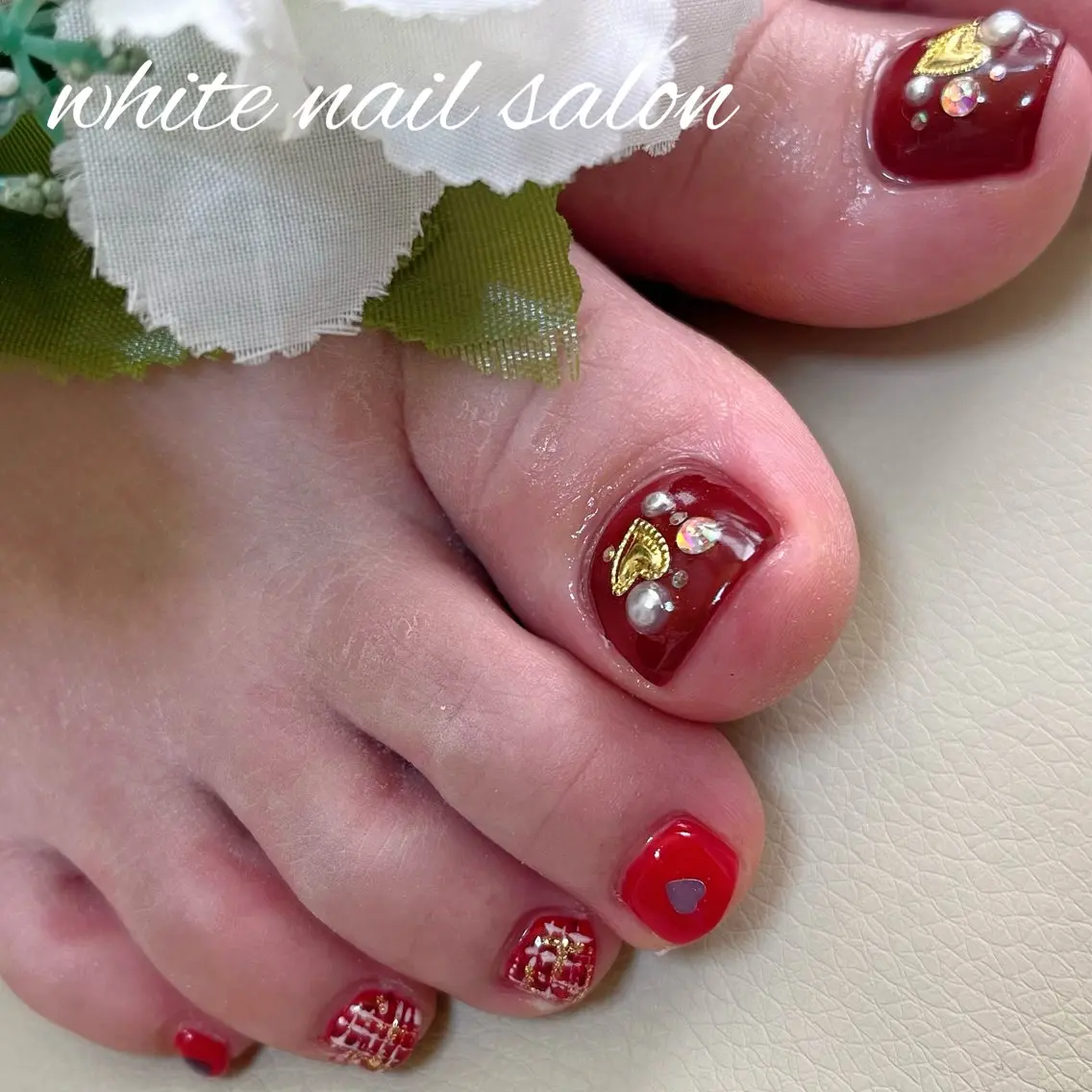 ネイル ラメ(グリッター) フットネイル white nail salonのネイルデザイン