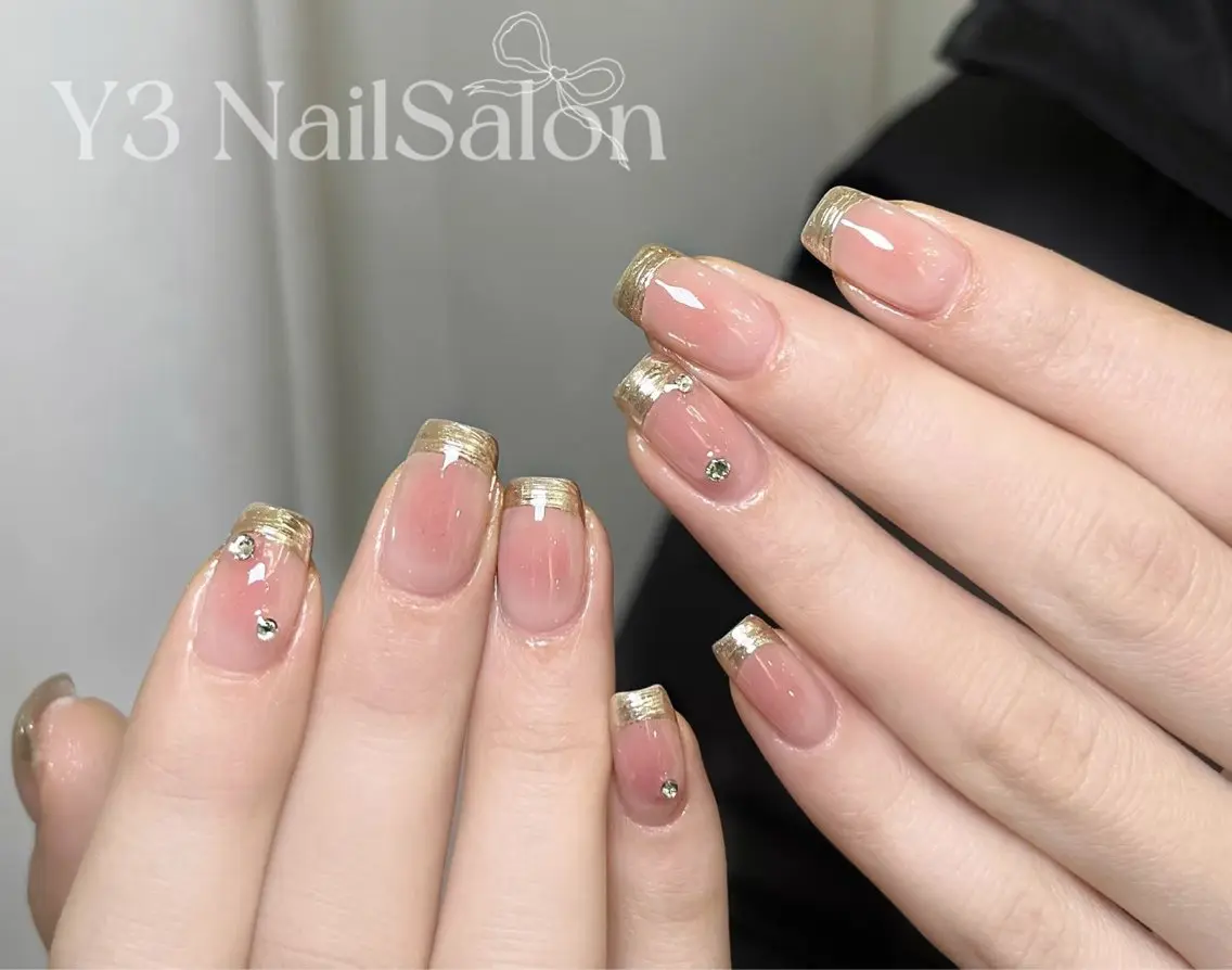 ネイル フレンチネイル ミラーネイル Y3 NailSalonのネイルデザイン