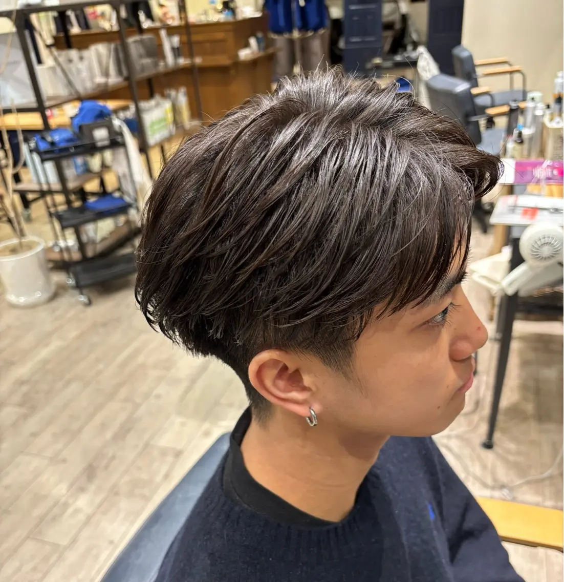 メンズカット+フェザー、ニュアンス、カルマ系パーマの写真
