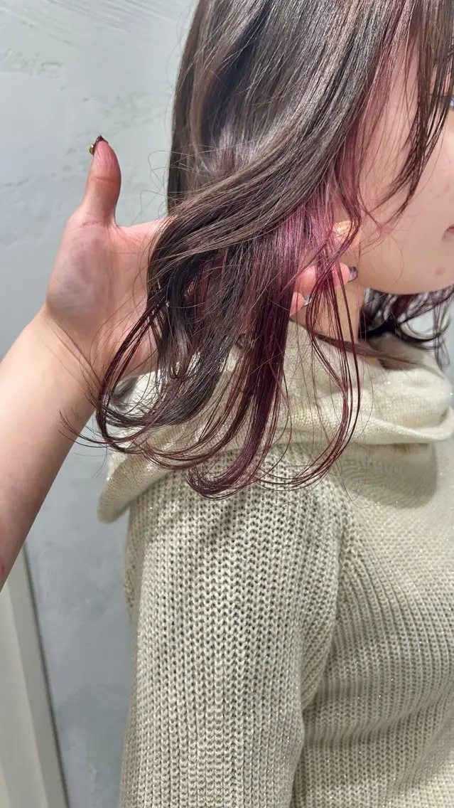 【チラ見えで可愛い︎💕︎】ブリーチありインナーカラー➕全体カラー✨お客様に合ったインナーカラーの見せ方も提案します‼️の写真