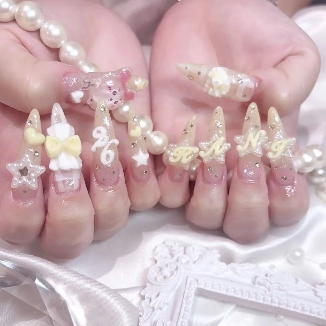 ネイル チークネイル ドット フットネイル フレンチネイル グラデーション ハンドネイル ハンドケア Nihonthy Nail 新宿のネイルデザイン
