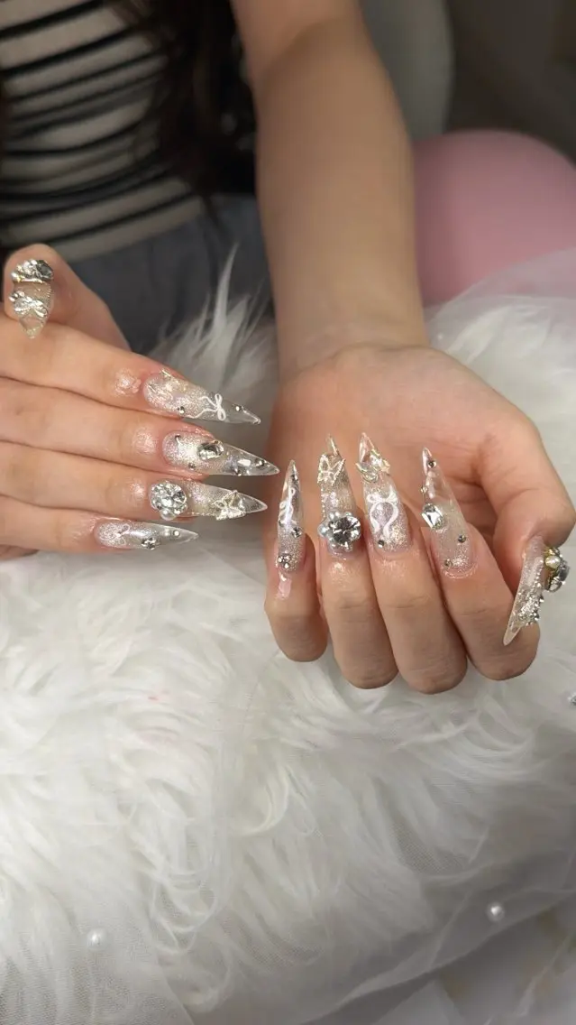 ネイル チークネイル フレンチネイル グラデーション キラキラネイル 韓国ネイル ハンドネイル HIKARIHANA NAILのネイルデザイン
