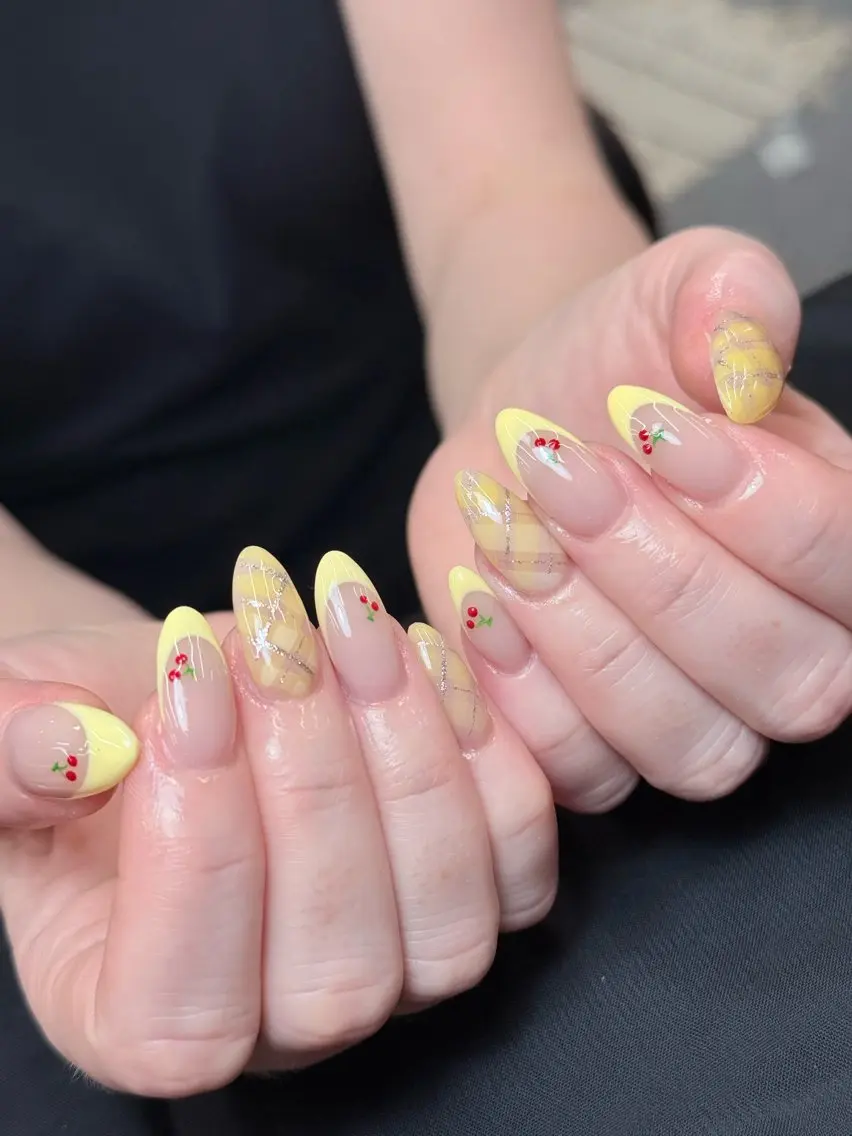 ネイル ジェルネイル ガーリー 韓国ネイル 夏ネイル 黄色 Iconic Nailのネイルデザイン