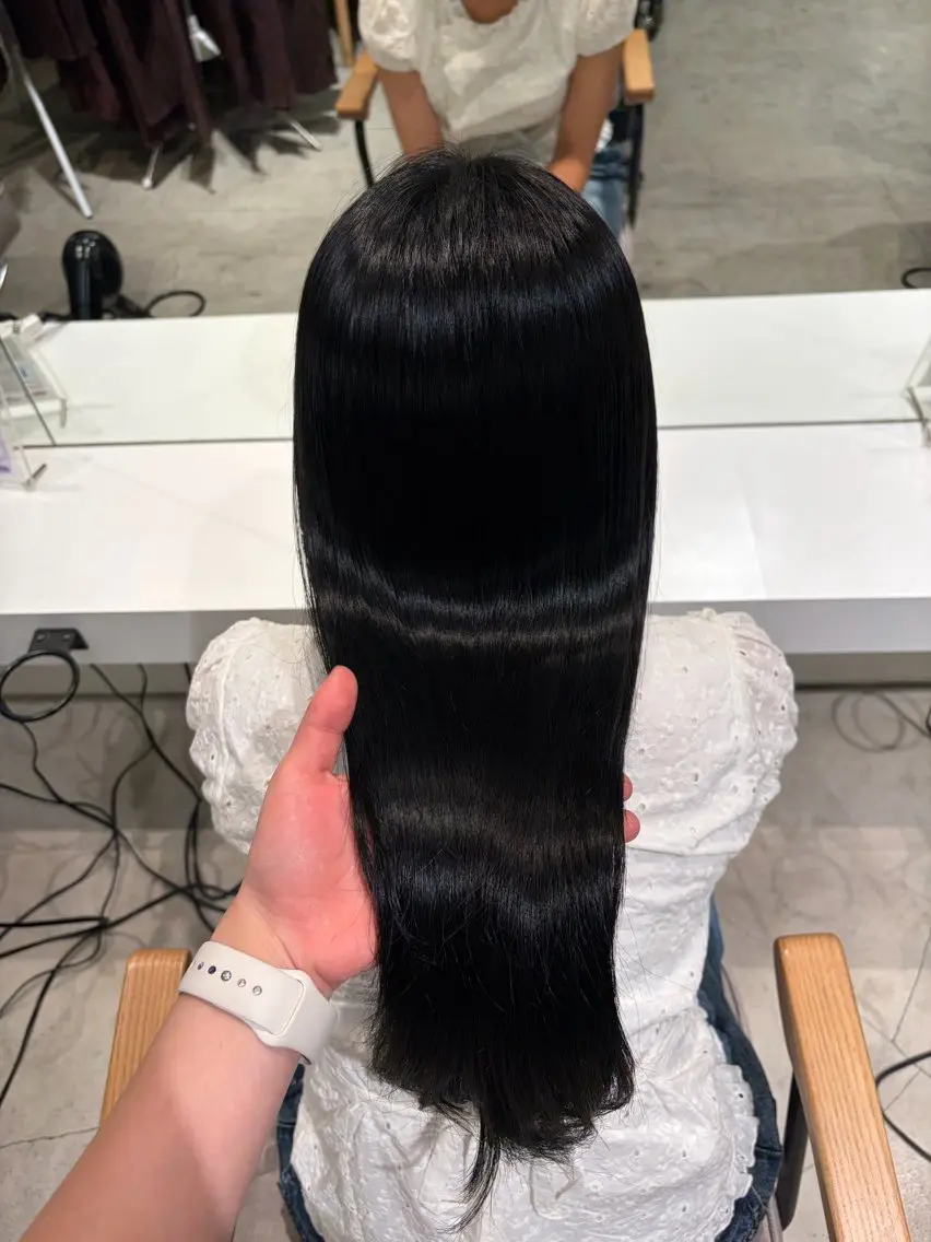 セミロング カラー 黒髪 ブルーカラー ブルーブラック トリートメント 西崎 愛加のヘアスタイル