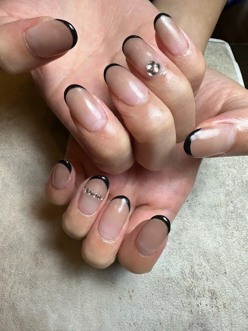 ネイル フットネイル フレンチネイル ニュアンスネイル オフィスネイル シンプルネイル nailroom Anmie.のネイルデザイン