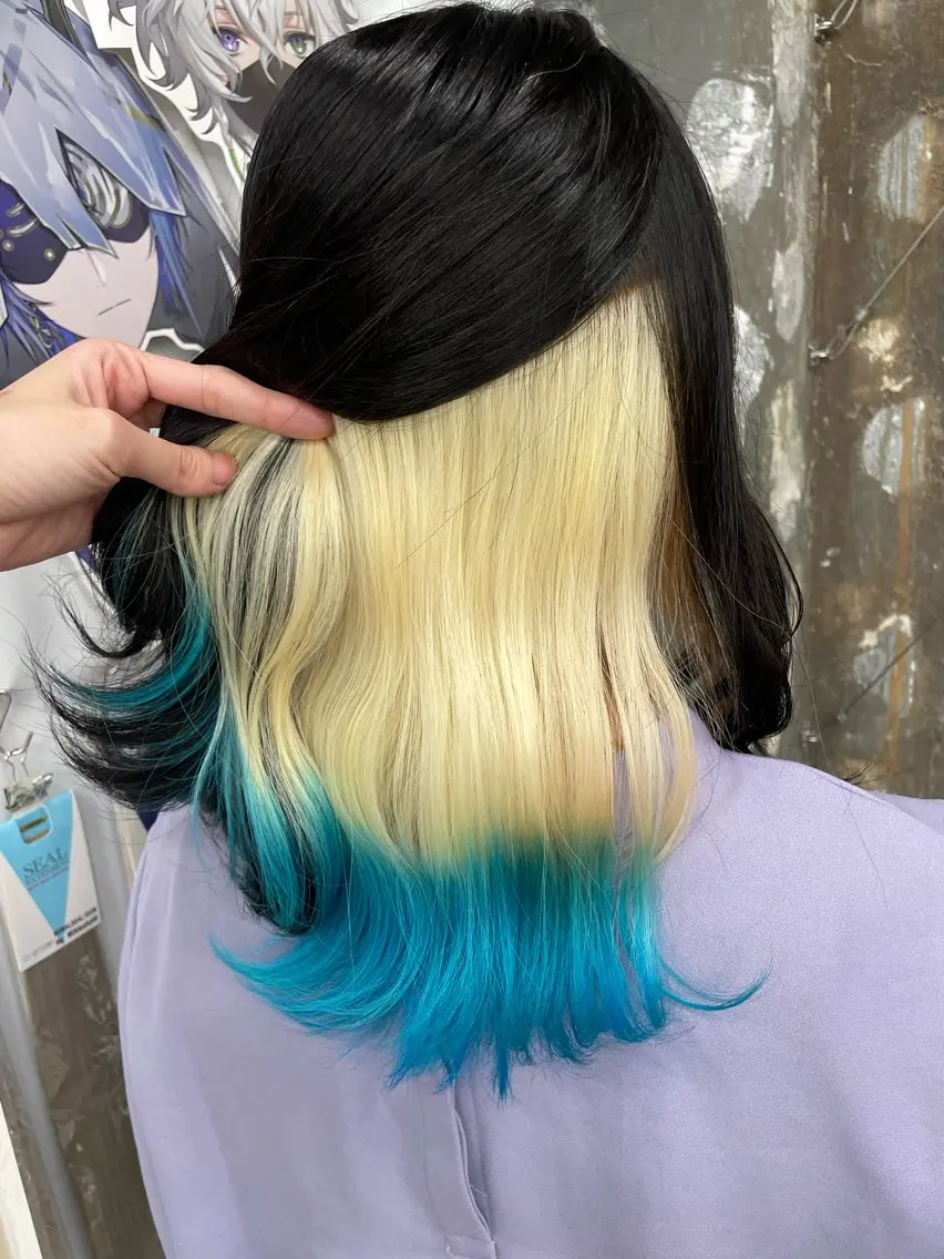 セミロング カラー ヘアカラー インナーカラー 推し ブリーチ 髪質改善のヘアスタイル