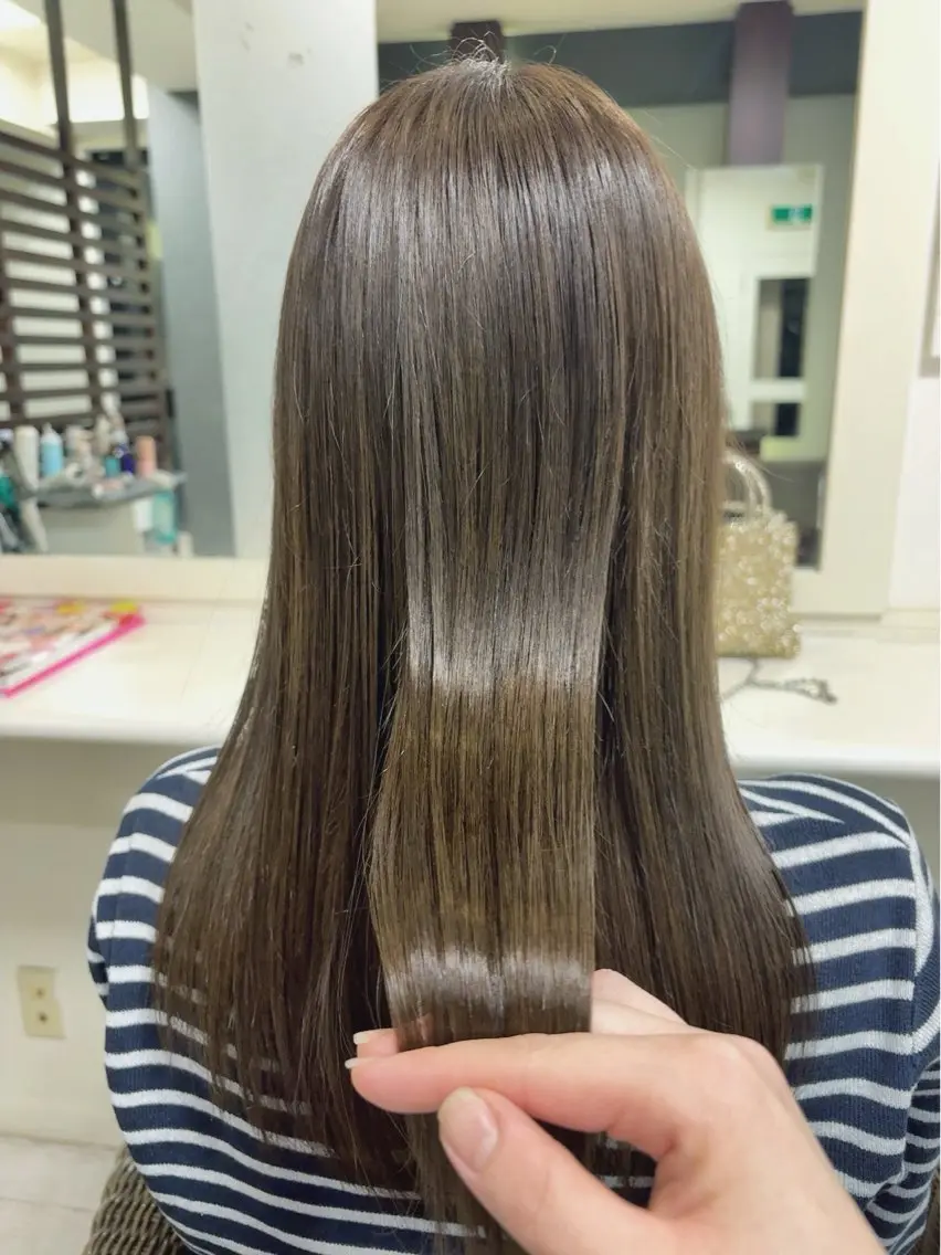 ロング カラー ベージュカラー ブリーチ ダブルカラー ブリーチなしカラー オリーブベージュ カット ヘアカラー トリートメント マルナ本店 ペコのヘアスタイル