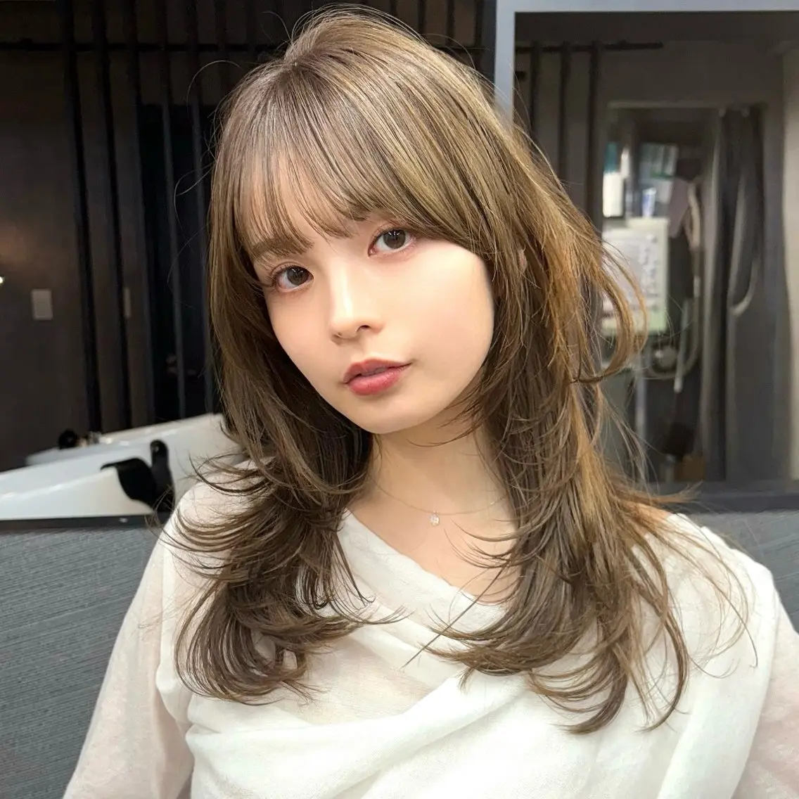 セミロング カラー 新宿/レイヤーカット 髪質改善/小顔見せのヘアスタイル