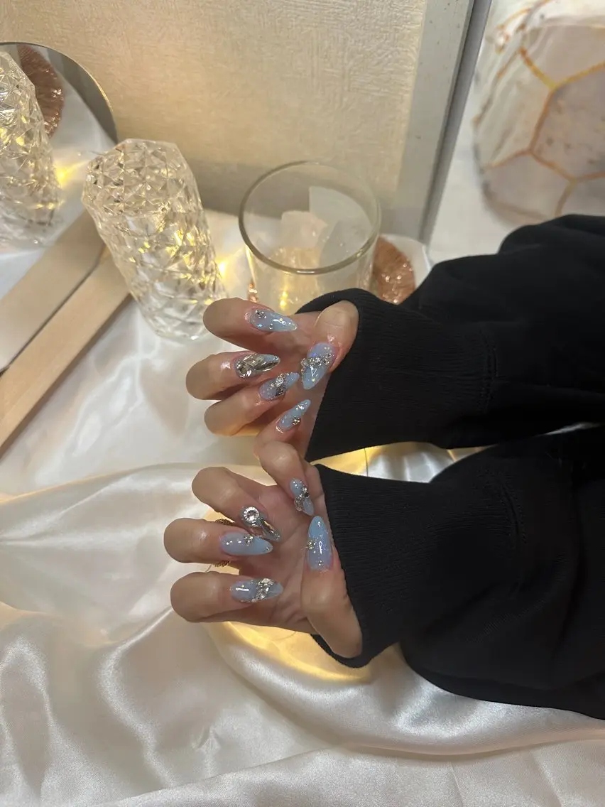 ネイル キラキラネイル ストーンネイル Nailsalon SKiのネイルデザイン