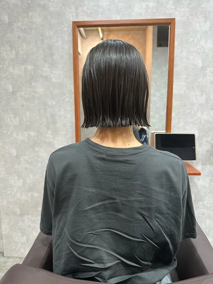 ショート 切りっぱなしボブ ショートボブ ハンサムショート 丸みショート ボブ カット 縮毛矯正 トリートメント モテ髪/ボブ/ショー ト/アダチフウトのヘアスタイル