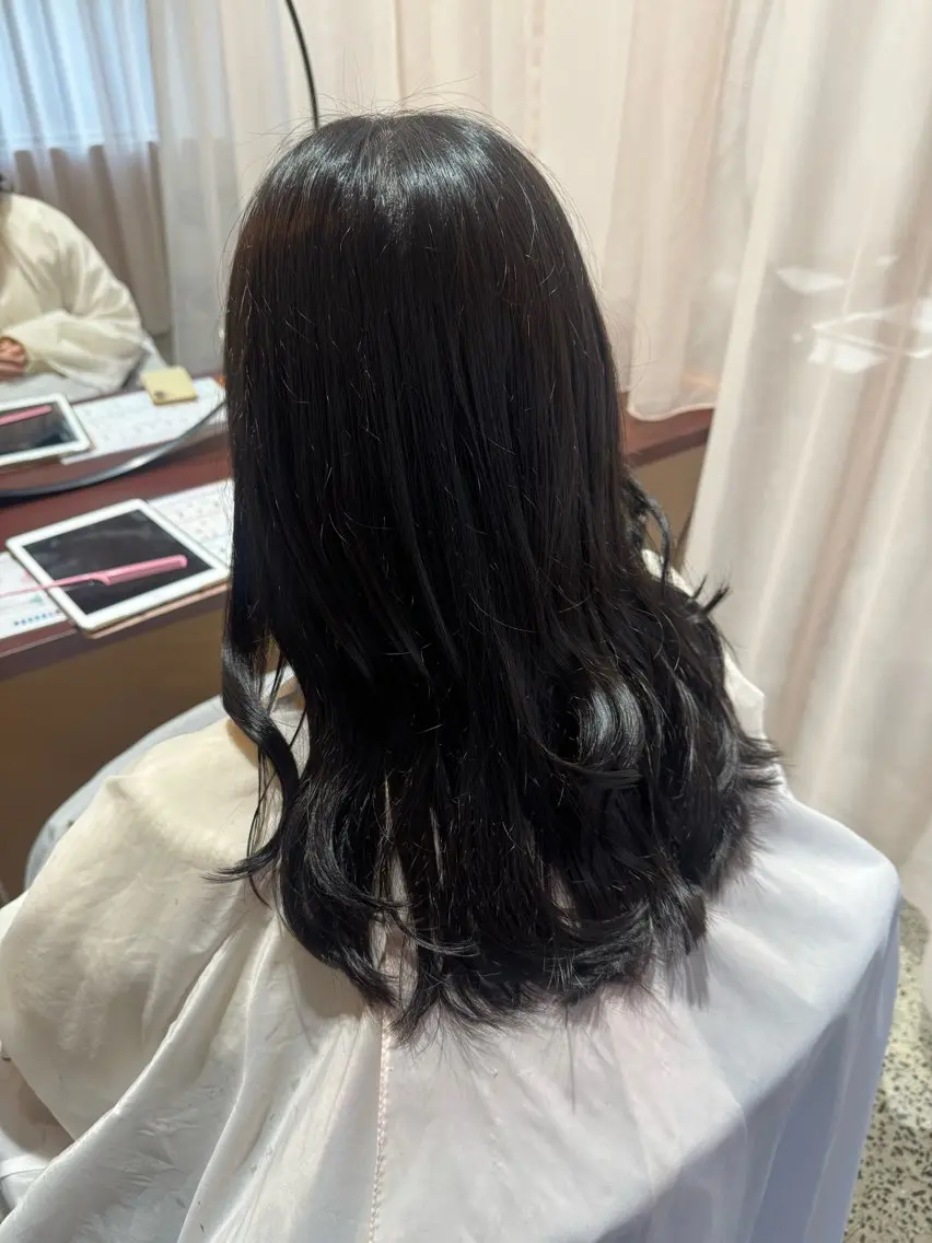 セミロング カット ヘアカラー 【YOKE】　西田 乃那のヘアスタイル