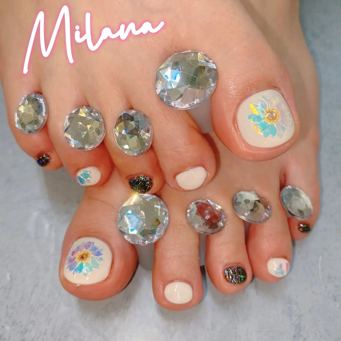 ネイル フットネイル キラキラネイル フットネイル Milana （研修生メニュー）のネイルデザイン