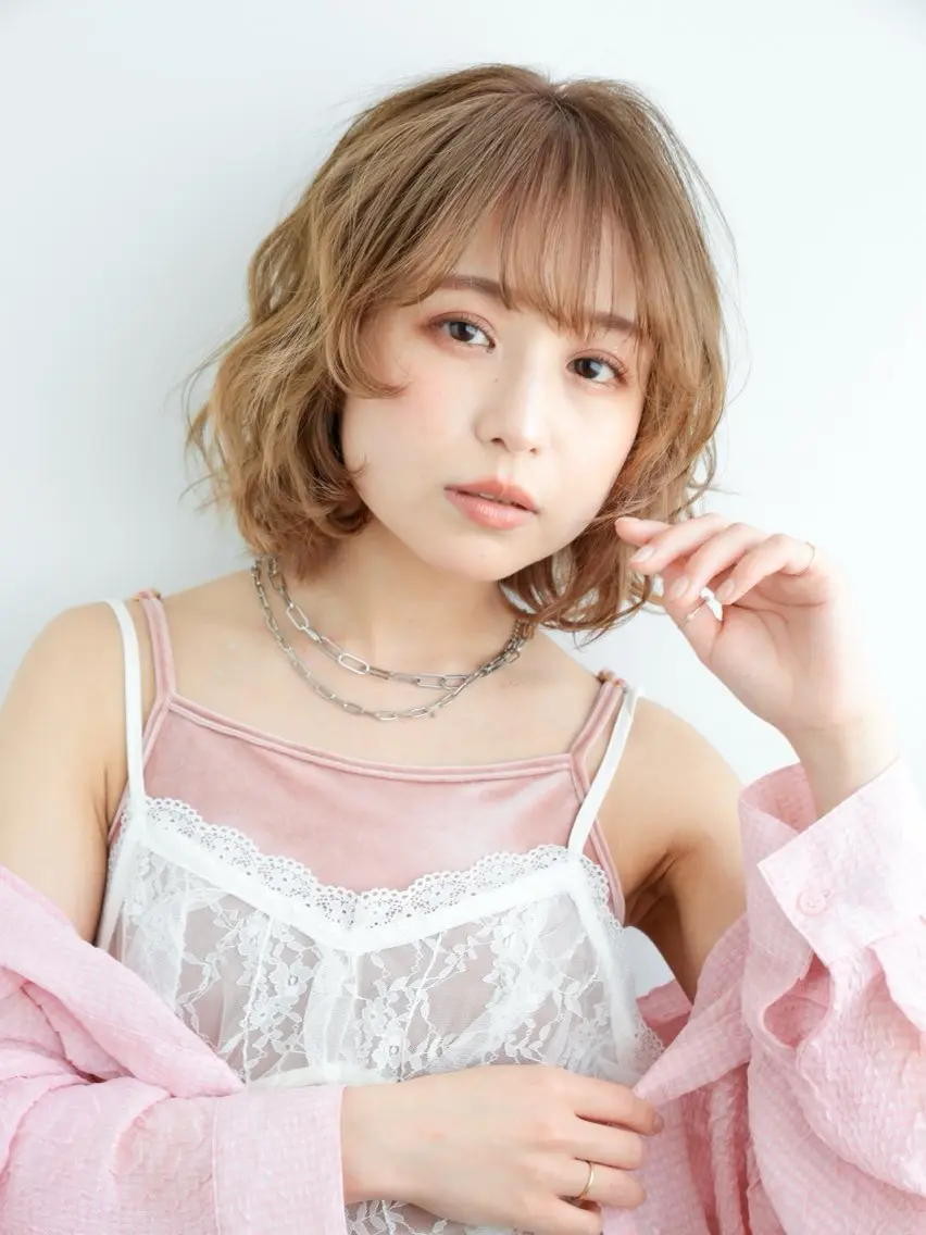 ミディアム カット ヘアカラー 中嶋 夏美のヘアスタイル