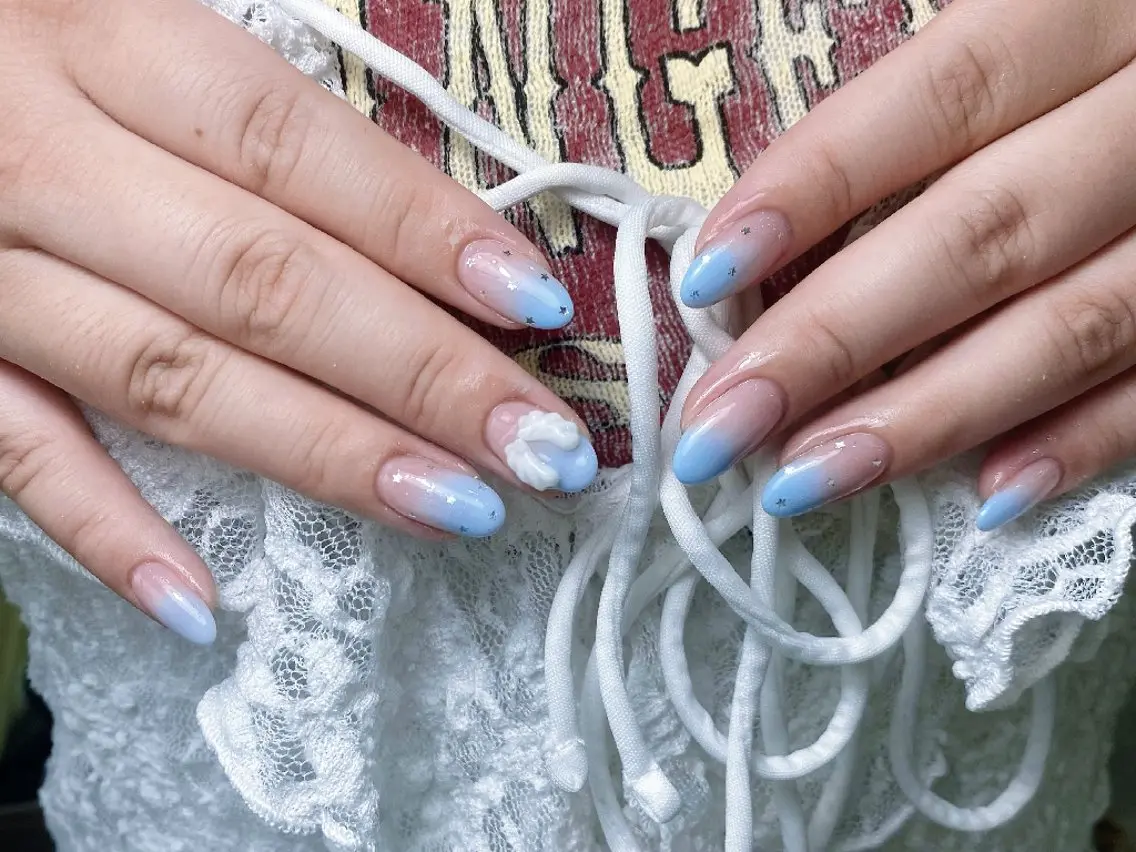 ネイル チークネイル フレンチネイル ジェルネイル ガーリー キラキラネイル ハンドネイル UM Nail Salonのネイルデザイン