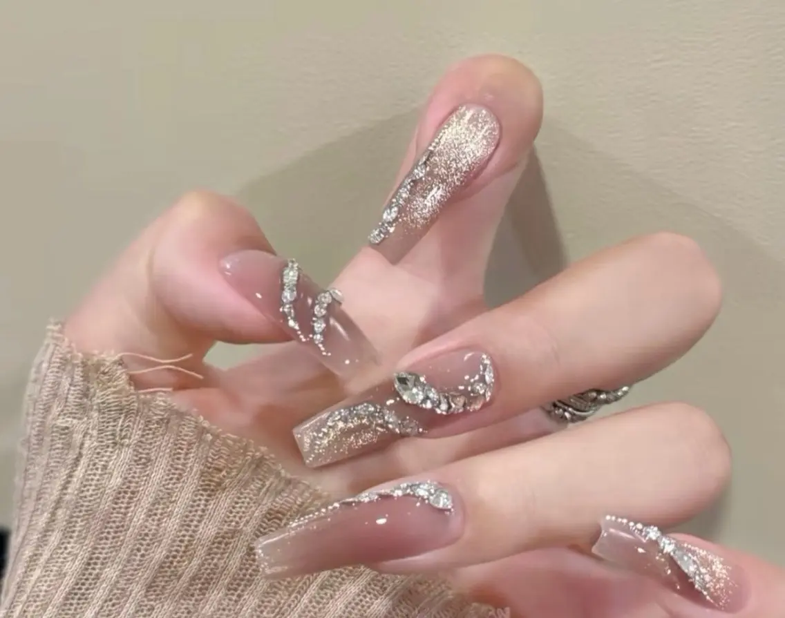 ネイル チークネイル 長さ出し フラワーネイル フレンチネイル ガーリー sun nail池袋 モデル募集のネイルデザイン