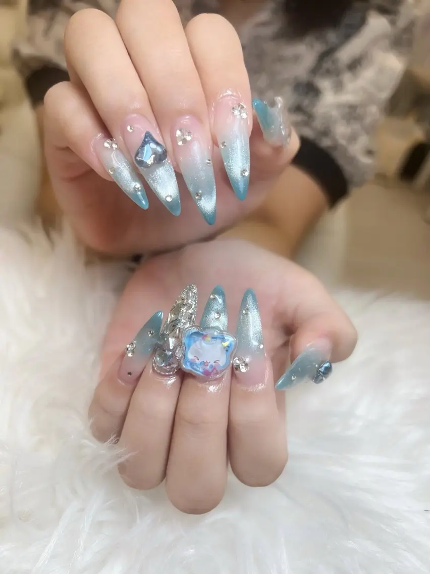 ネイル ブルー チークネイル 長さ出し フラッシュネイル ジェルネイル ハンドネイル Kei Nail 長さ出し 付け放題のネイルデザイン