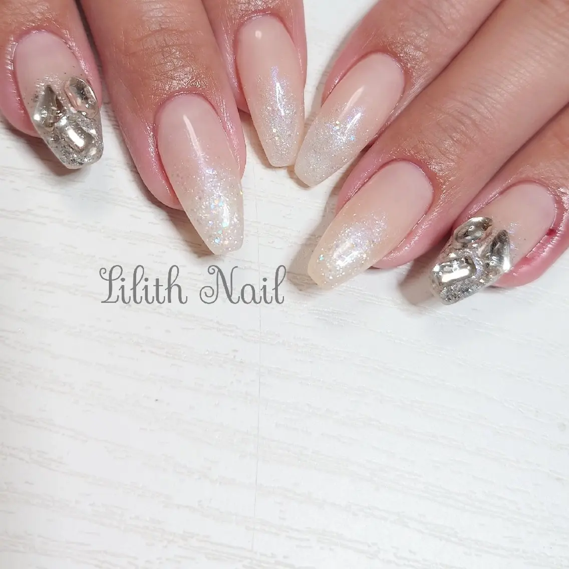 ネイル ストーンネイル ハンドネイル Lilith Nailのネイルデザイン