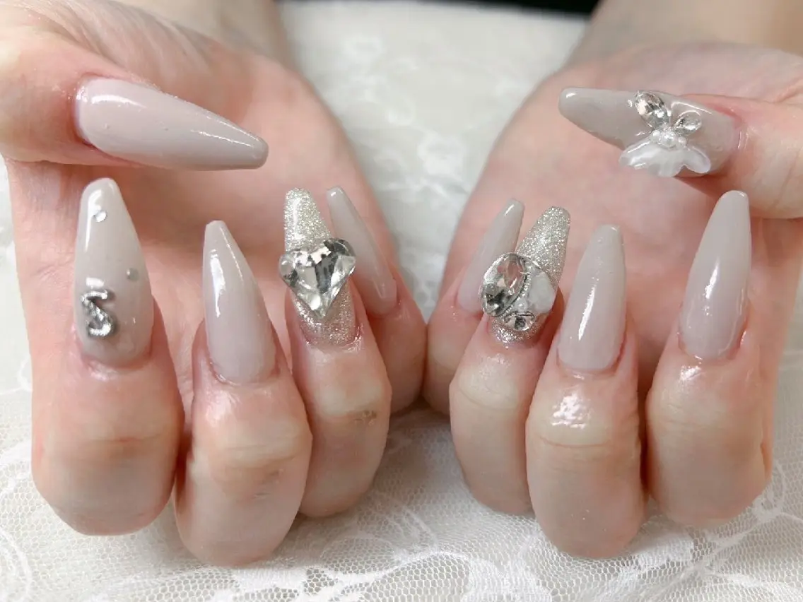 ネイル キラキラネイル ロングネイル スーパーロングネイル ハンドネイル ハンドケア 心斎橋Salon Epokkuのネイルデザイン