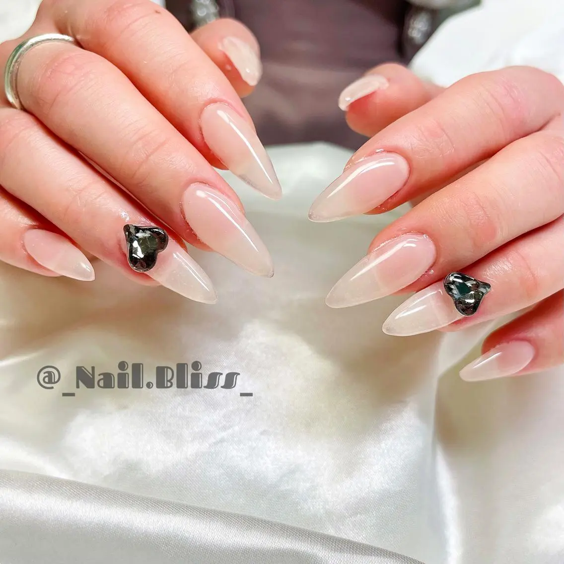ネイル ハート 氷ネイル・うるうるネイル ワンカラーネイル ハンドネイル NAIL BLISSのネイルデザイン
