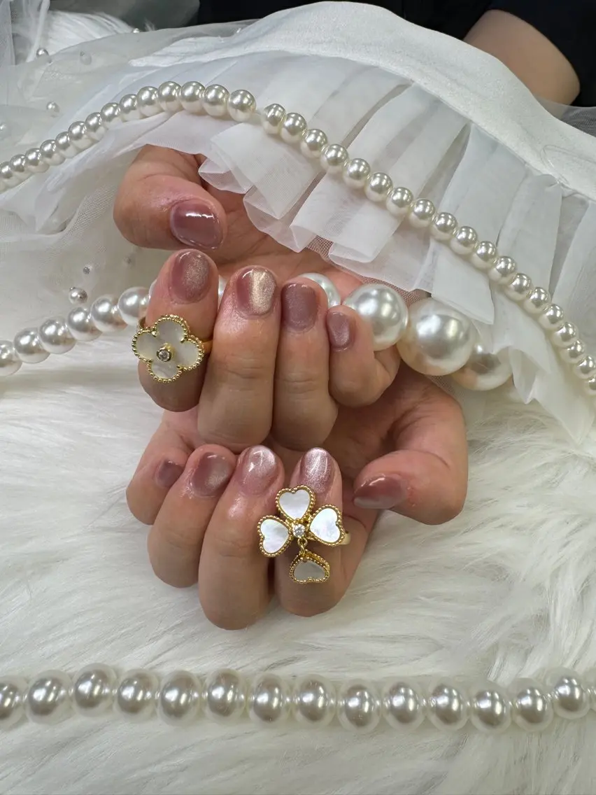 ネイル アートネイル フレンチネイル ジェルネイル ガラスフレンチ グラデーション Queeens nailのネイルデザイン
