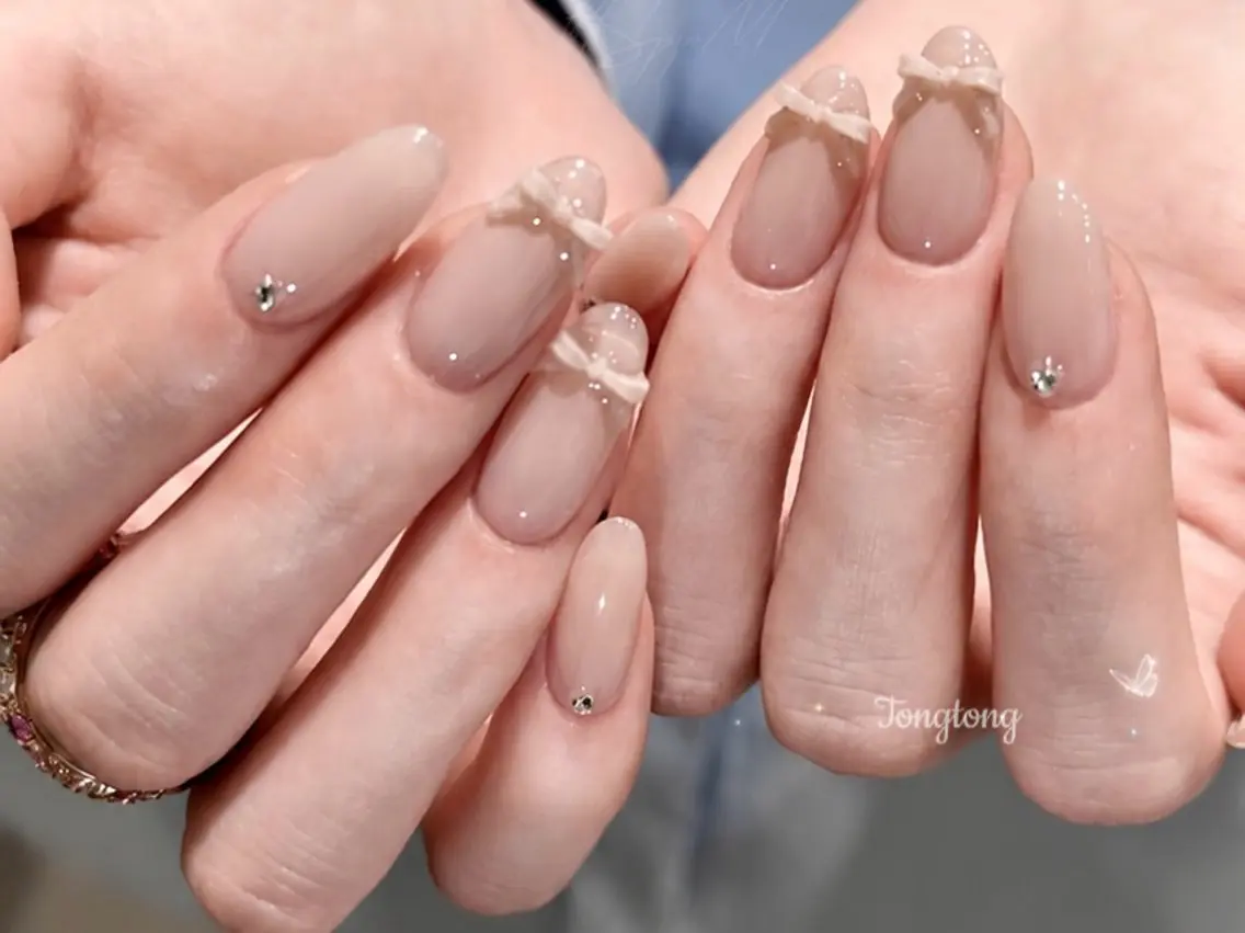 ネイル ドット ジェルネイル 韓国ネイル オフィスネイル リボン ハンドネイル Tongtong Nail Salonのネイルデザイン