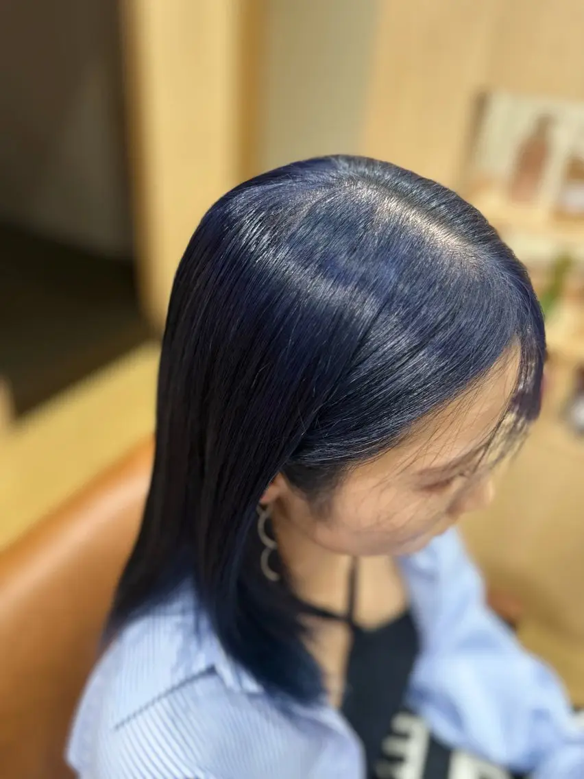 カラー ブリーチ ブルーカラー ブルーバイオレット ケアブリーチ バイオレットカラー ヘアカラー クボタ アヤナのヘアスタイル